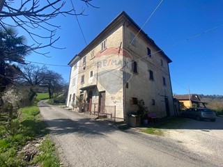 Casa Semi Indipendente in Vendita a Città di Castello, 198'000€, 150 m²