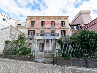 Appartamento in Vendita a Cava de' Tirreni, 580'000€, 300 m²