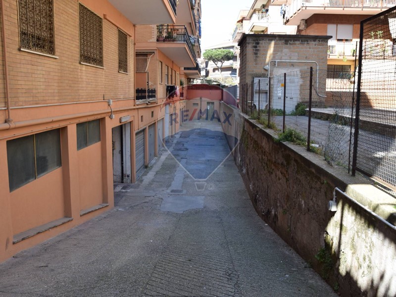 Box in Vendita a Pomezia, 15'000€, 15 m²