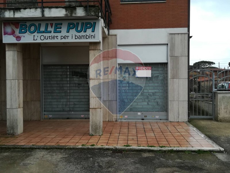 Negozio in Vendita a Ardea, 90'000€, 144 m²