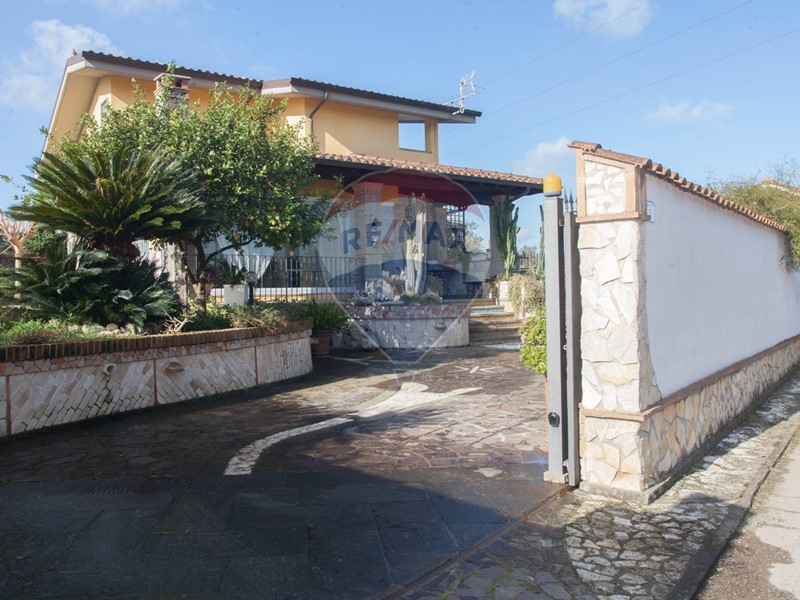 Villa in Vendita a Nettuno, 270'000€, 126 m²