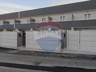 Villetta a schiera in Vendita a Ardea, 165'000€, 85 m²