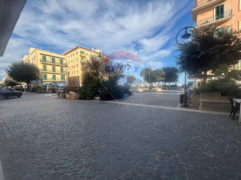 Immobile commerciale in Vendita a Anzio, 300'000€, 37 m²