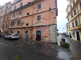Immobile commerciale in Vendita a Anzio, 729'000€, 121 m²
