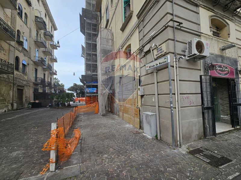 Immobile commerciale in Affitto a Salerno, 800€, 46 m²