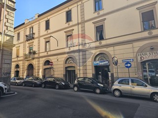 Immobile commerciale in Vendita a Salerno, 77'000&euro;, 61 m²