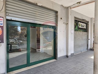 Immobile commerciale in Affitto a Salerno, 550€, 30 m²