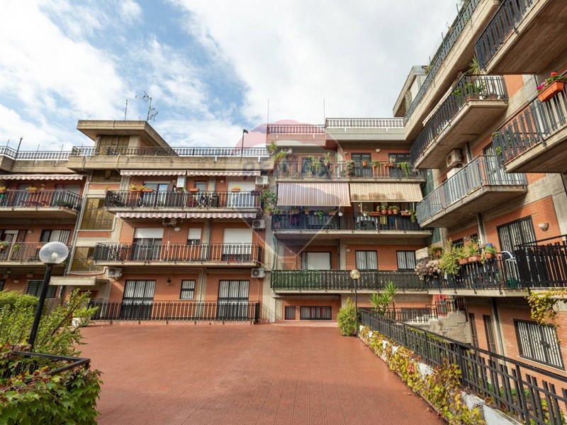 Appartamento in Vendita a Catania, 249'000&euro;, 202 m²