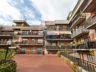 Appartamento in Vendita a Catania, 249'000&euro;, 202 m²