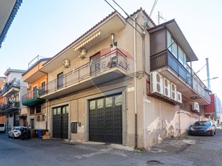 Immobile commerciale in Vendita a Paternò, 249'000€, 480 m²