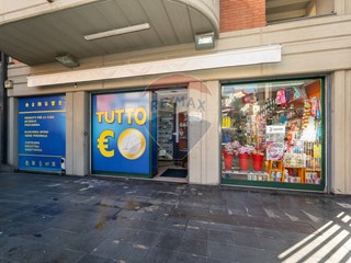 Negozio in Vendita a Adrano, 125'000&euro;, 140 m²