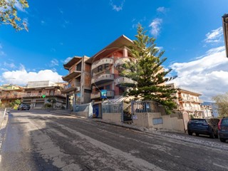 Appartamento in Vendita a Adrano, 490'000&euro;, 500 m²
