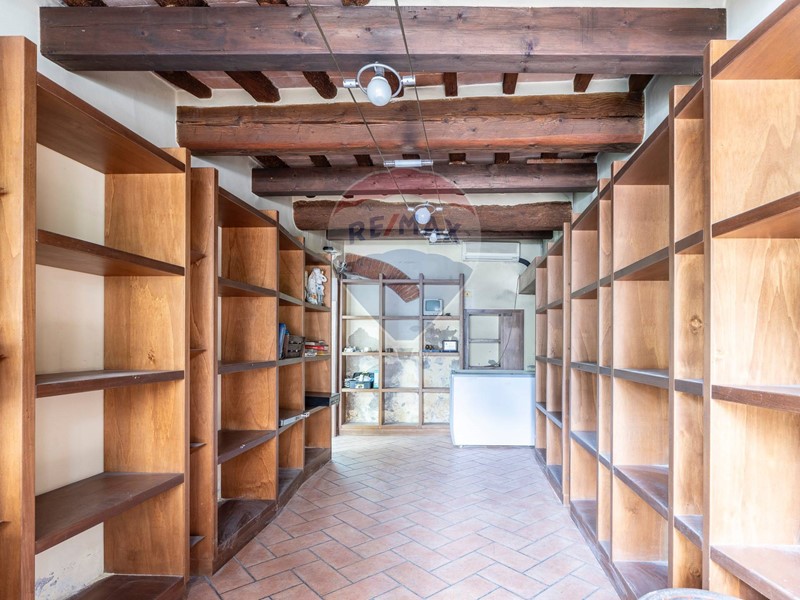 Negozio in Vendita a Signa, 69'000€, 103 m²