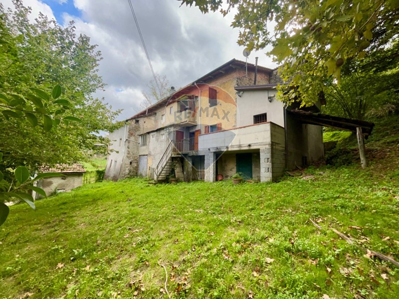 Casa Indipendente in Vendita a Alto Reno Terme, 129'000€, 655 m²