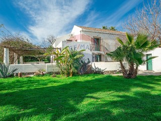 Rustico in Vendita a Giarre, 750'000€, 301 m²