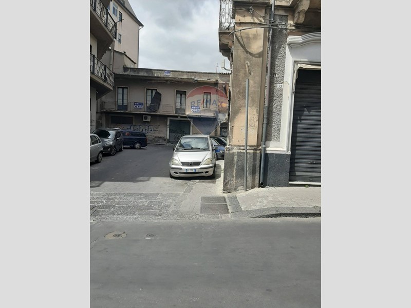 Casa Indipendente in Vendita a Paternò, 98'000€, 260 m²