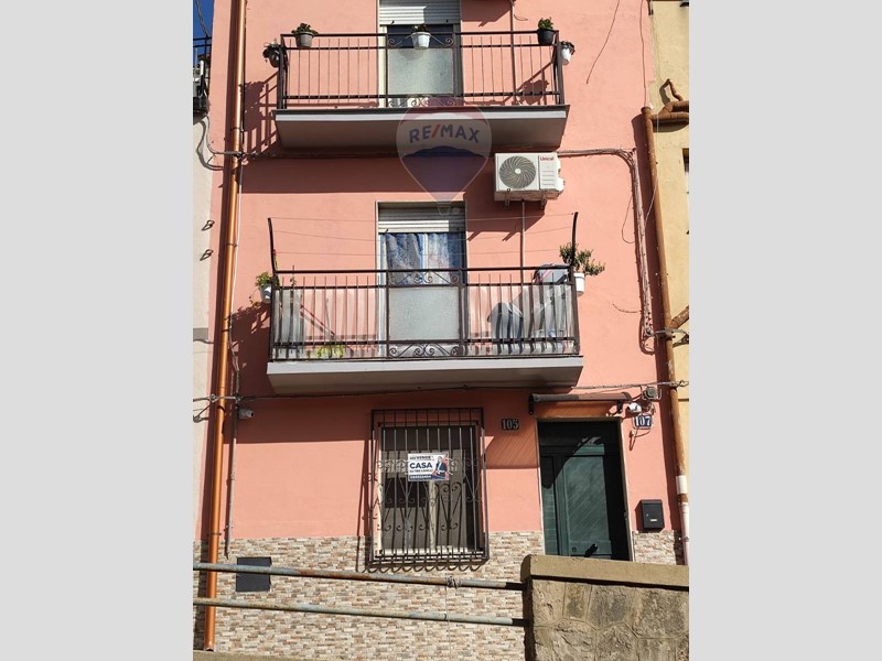 Casa Indipendente in Vendita a Caltagirone, 40'000€, 98 m²