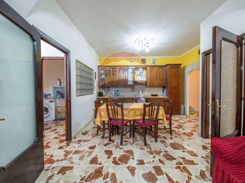 Appartamento in Vendita a Catania, 106'000&euro;, 110 m²