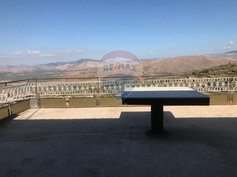 Trilocale in Vendita a Adrano, 128'000&euro;, 200 m², con Box