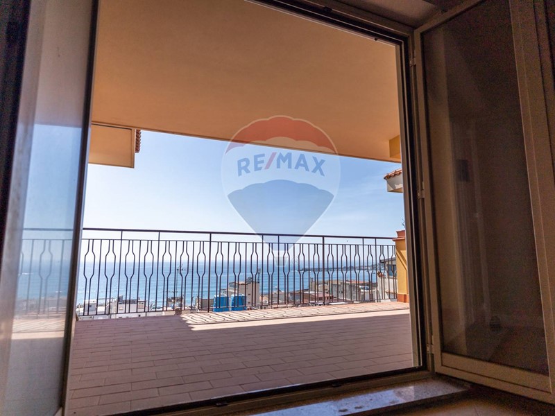 Trilocale in Vendita a Giardini Naxos, 249'000€, 85 m²