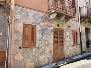 Trilocale in Vendita a Furci Siculo, 95'000€, 66 m²