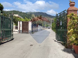 Terreno agricolo in Vendita a Taormina, 200'000€, 40000 m²
