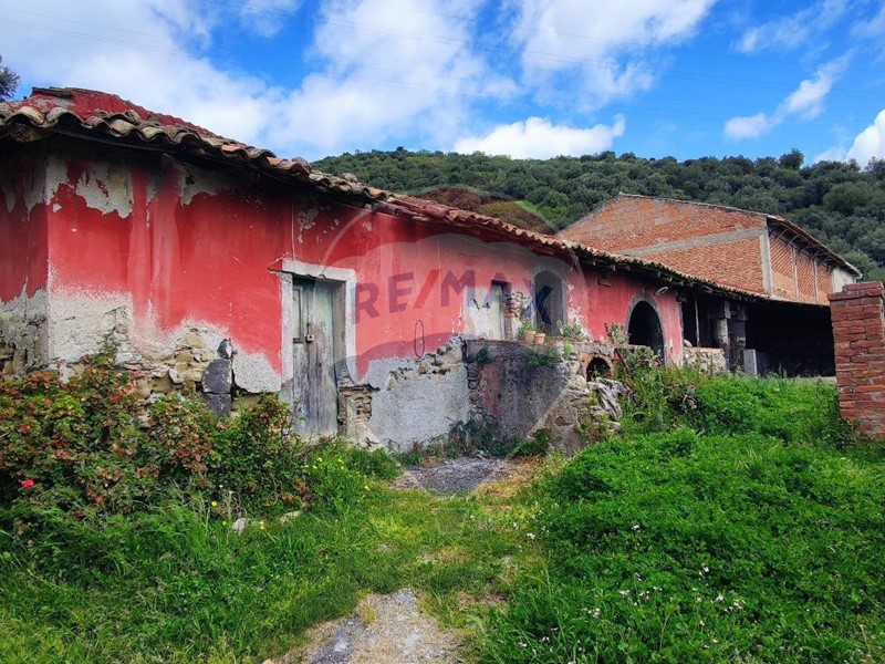 Rustico in Vendita a Taormina, 150'000€, 28000 m²