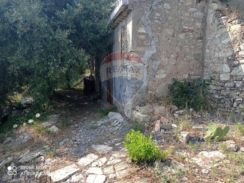 Rustico in Vendita a Castelmola, 45'000€, 51 m²
