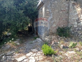 Rustico in Vendita a Castelmola, 45'000€, 51 m²