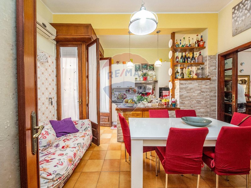 Appartamento in Vendita a Fiumefreddo di Sicilia, 190'000&euro;, 260 m²