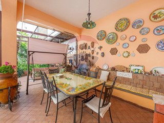 Appartamento in Vendita a Fiumefreddo di Sicilia, 145'000&euro;, 200 m²