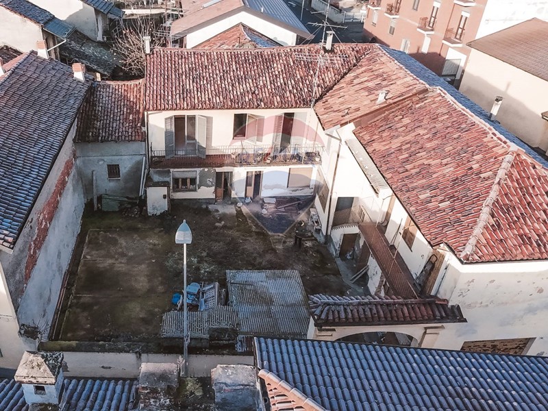 Casa Semi Indipendente in Vendita a Robbio, 75'000€, 210 m²