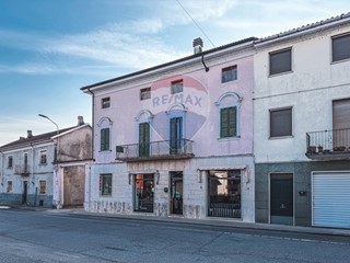 Casa Indipendente in Vendita a Palestro, 75'000€, 316 m²