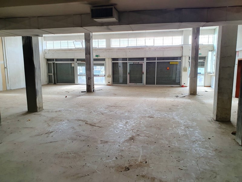 Immobile commerciale in Vendita a San Benedetto del Tronto, 800'000€, 2000 m²