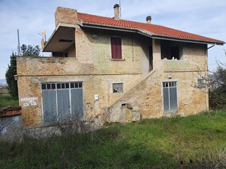 Terreno agricolo in Vendita a Controguerra, 200'000&euro;, 34548 m²