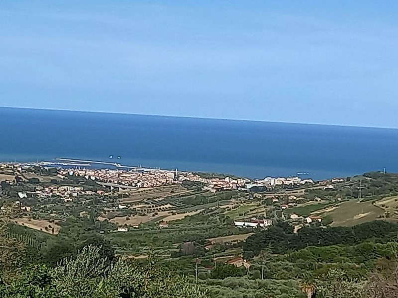 Villa in Vendita a Acquaviva Picena, 220'000€, 350 m²