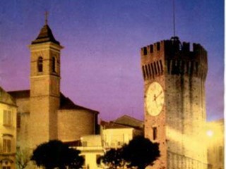 Immobile commerciale in Affitto a San Benedetto del Tronto, 400 m²