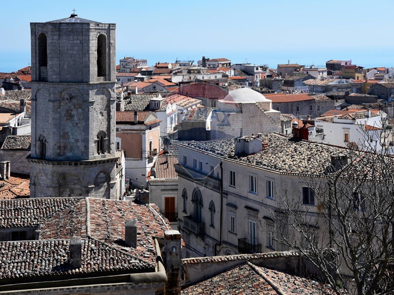 Immobile commerciale in Vendita a Monte Sant'Angelo, 680'000&euro;, 838 m²