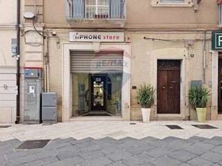 Immobile commerciale in Vendita a Lucera, 130'000€, 98 m²