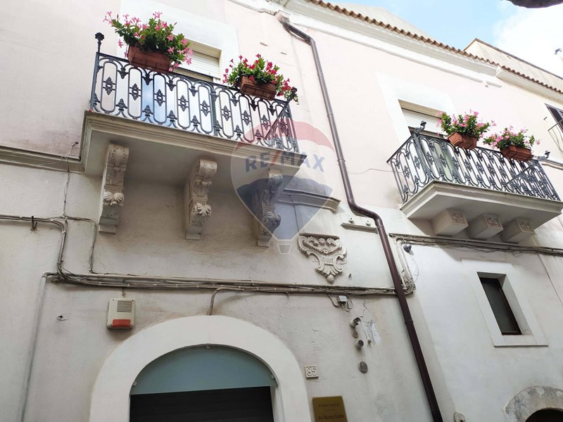 Quadrilocale in Vendita a Monte Sant'Angelo, 185'000&euro;, 142 m²