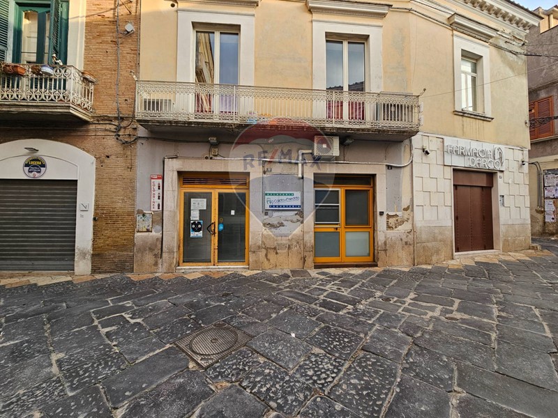 Attività commerciale in Vendita a Lucera, 120'000€, 30 m²