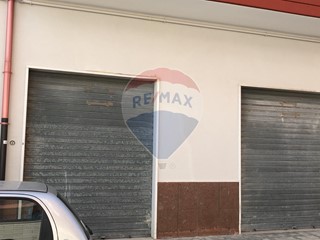 Immobile commerciale in Vendita a Manfredonia, 190'000€, 271 m²