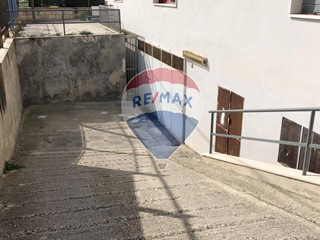 Immobile commerciale in Vendita a Manfredonia, 70'000€, 140 m²