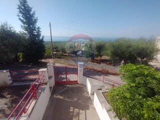 Villa in Vendita a Monte Sant'Angelo, 238'000&euro;, 210 m²