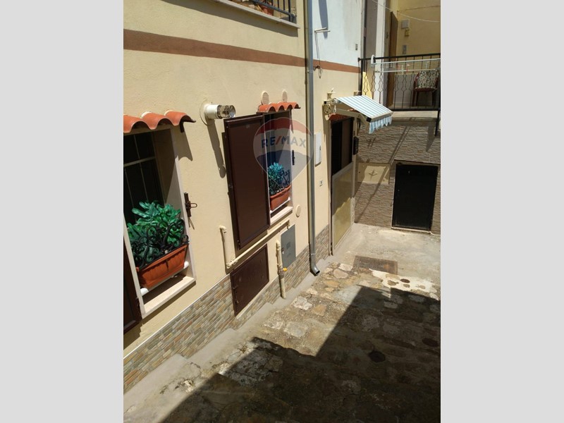 Casa Indipendente in Vendita a Rocchetta Sant'Antonio, 25'000&euro;, 70 m²