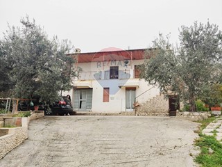 Villa in Vendita a Monte Sant'Angelo, 266'999&euro;, 264 m²