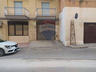 Magazzino in Vendita a Manfredonia, 158'000€, 80 m²