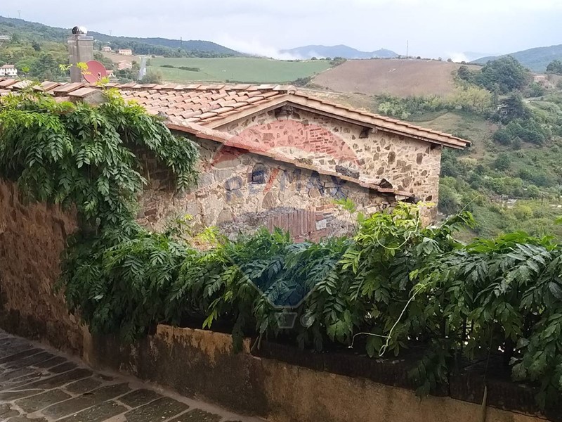 Casa Semi Indipendente in Vendita a Castelnuovo di Val di Cecina, 58'000€, 55 m²