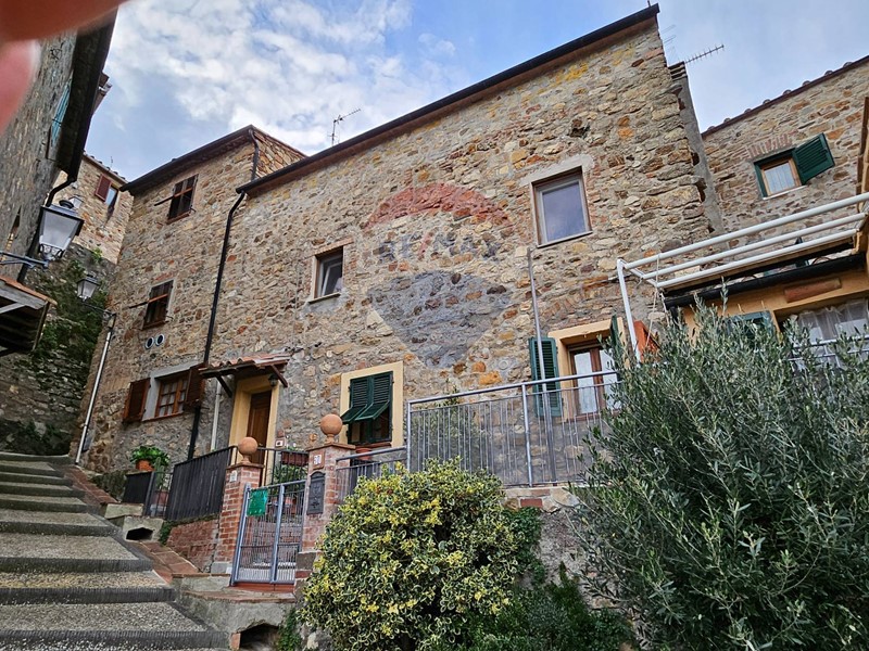 Casa Indipendente in Vendita a Pomarance, 135'000€, 170 m²