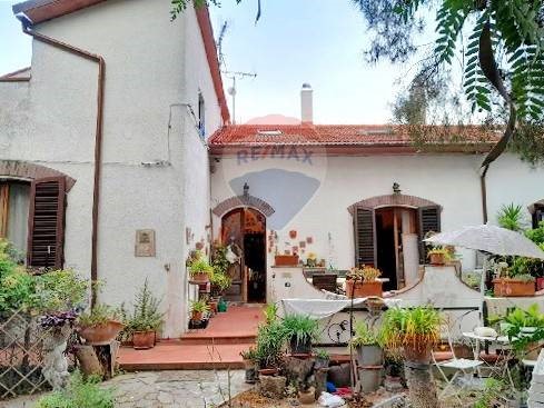 Casa Semi Indipendente in Vendita a Rosignano Marittimo, 410'000€, 250 m²